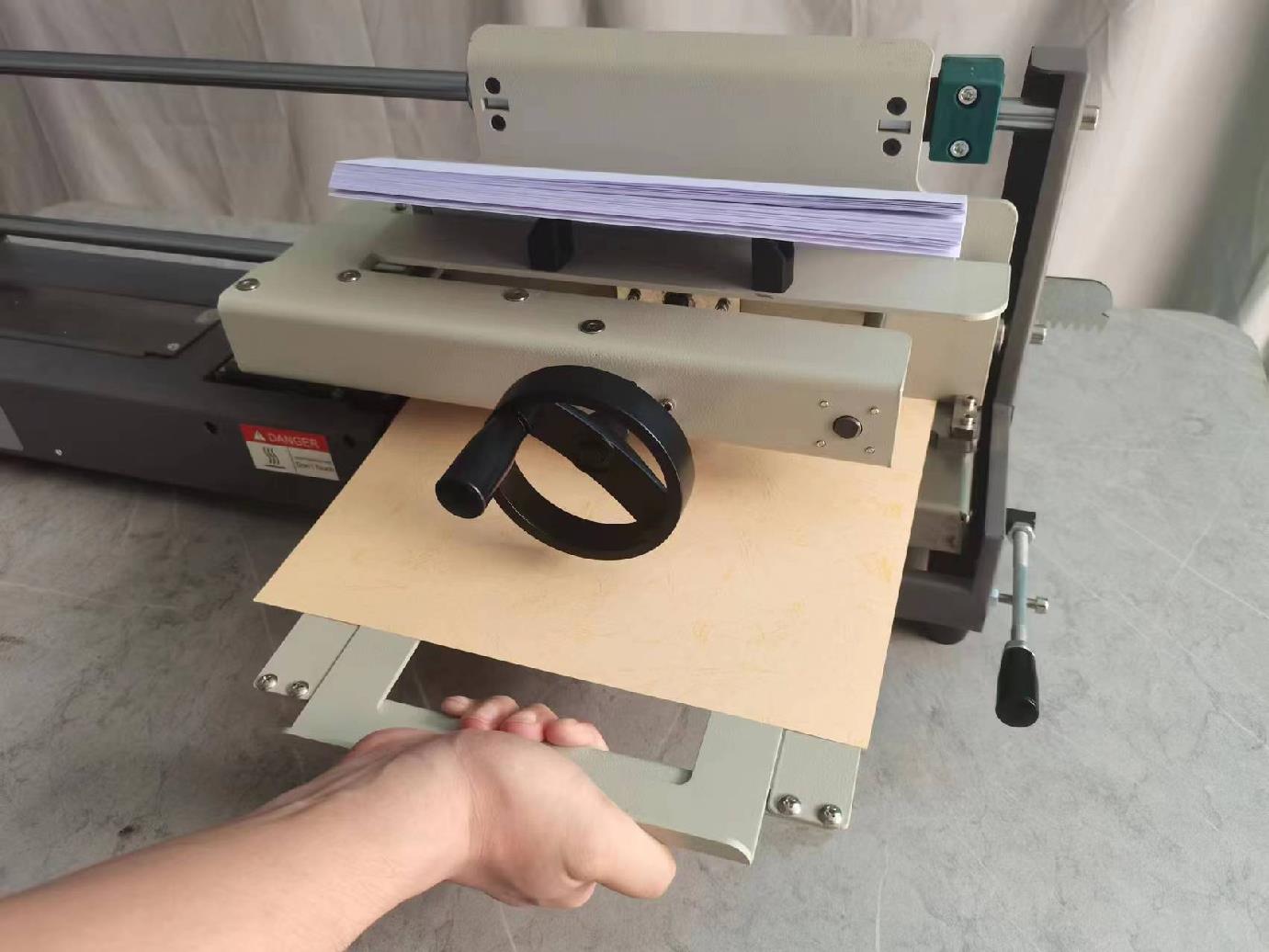 Rilegatrice per libri con coll - Binding Machine Comb recensione e prezzo